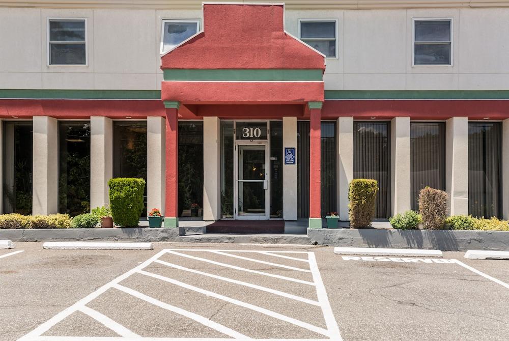 Econo Lodge Stewart International Airport New Windsor Εξωτερικό φωτογραφία